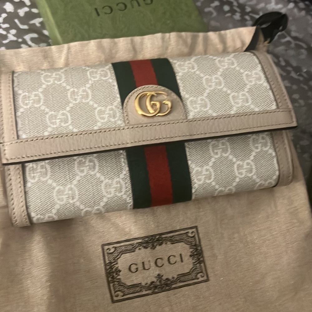 Never used Gucci OPHIDIA GG CONTINENTAL WALLET